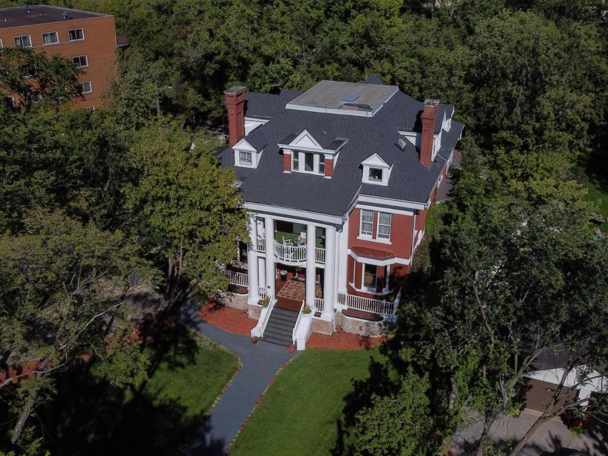 No. 5 East Bed and Breakfast Winnipeg Exteriör bild